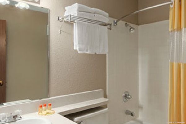 Days Inn And Suites Des Moines Airport